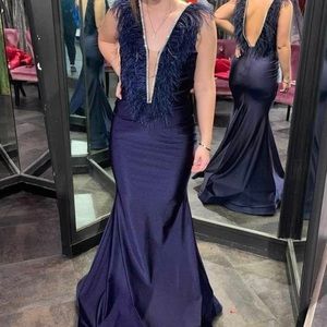 Beautiful prom dress, very very comfortable